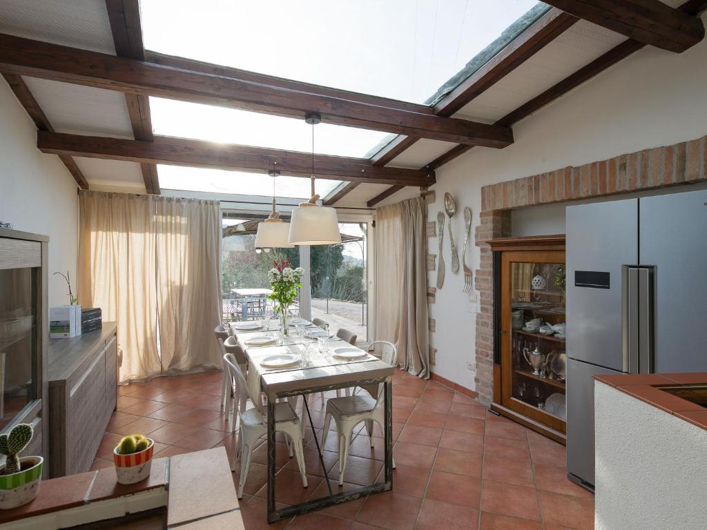 Kuchnia lub aneks kuchenny w obiekcie Provincial villa in Magione with private pool