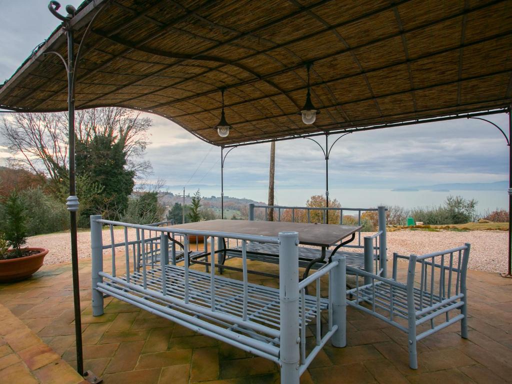 Balkon lub taras w obiekcie Provincial villa in Magione with private pool
