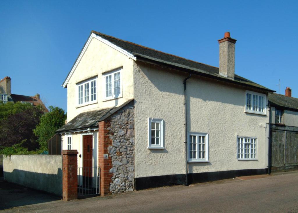16 Louisa Place, Exmouth (updated prices 2024)