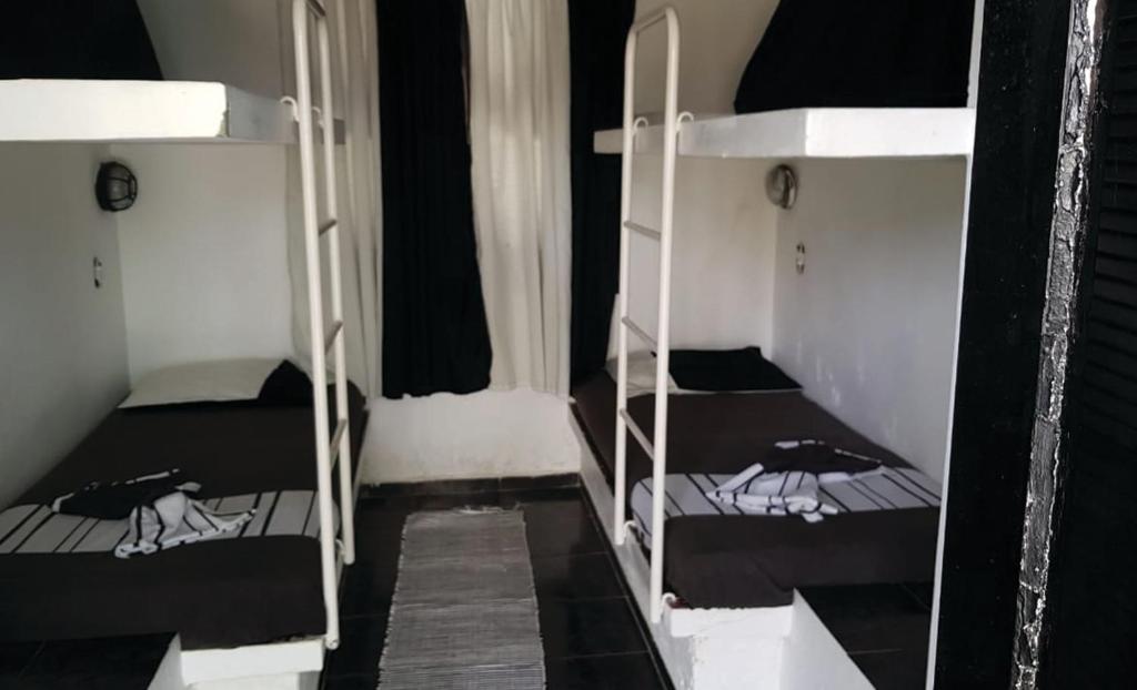  Casa com piscina de frente pro mar