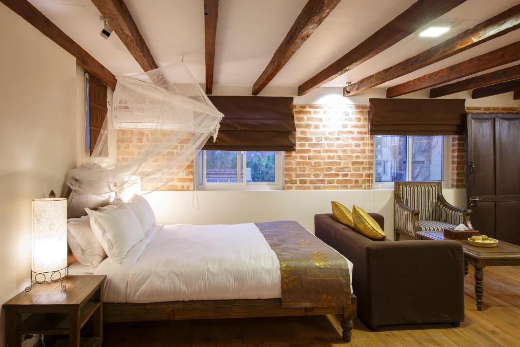 Postel nebo postele na pokoji v ubytování Thamel Villa Heritage Hotel