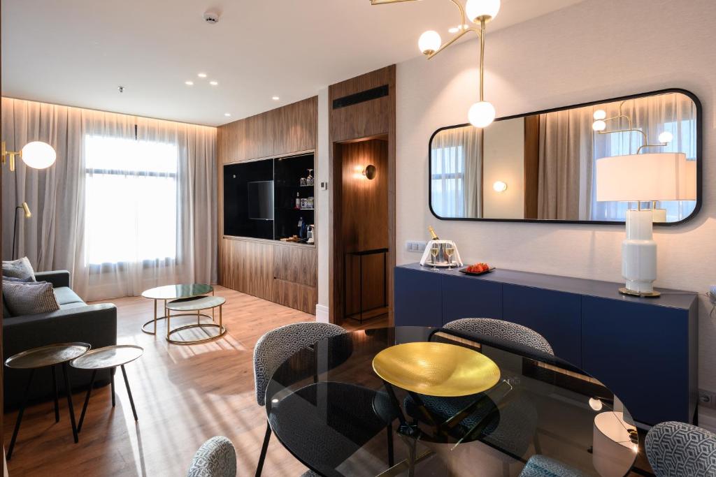 Catalonia Barcelona Plaza