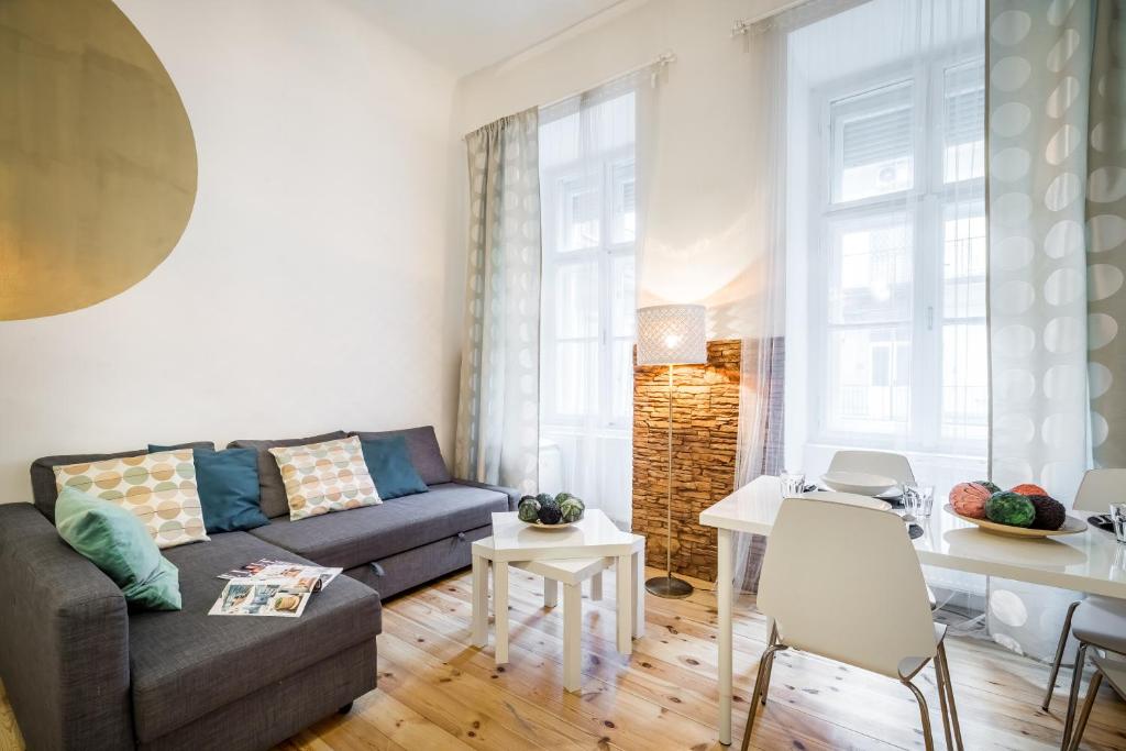 Posedenie v ubytovaní BpR BRIGHT Sapphire Apartment
