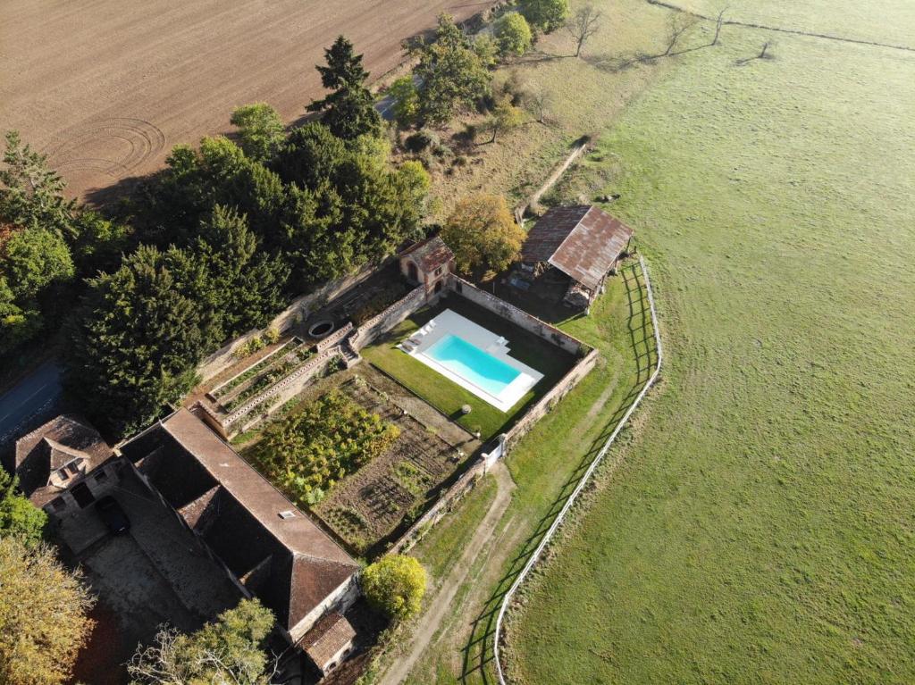 Bazén v ubytování Le Manoir de Bénédicte B&B nebo v jeho okolí
