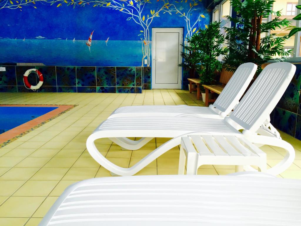 Bazén v ubytování Waldhotel Seebachschleife nebo v jeho okolí