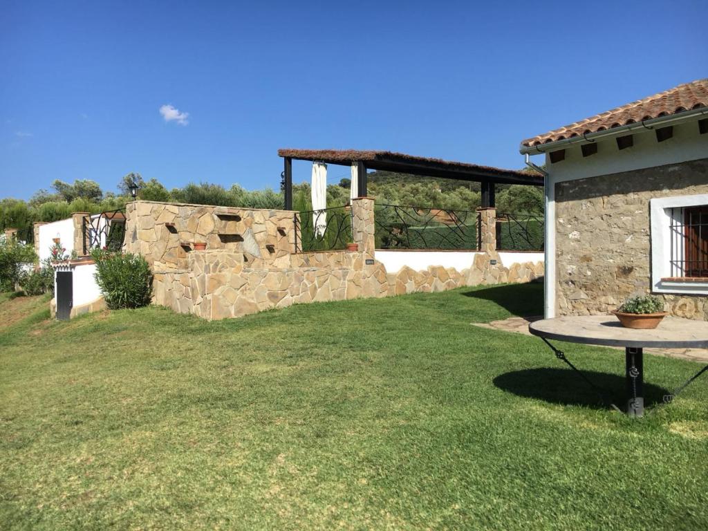 A garden outside Casa Rural Los Cascajales