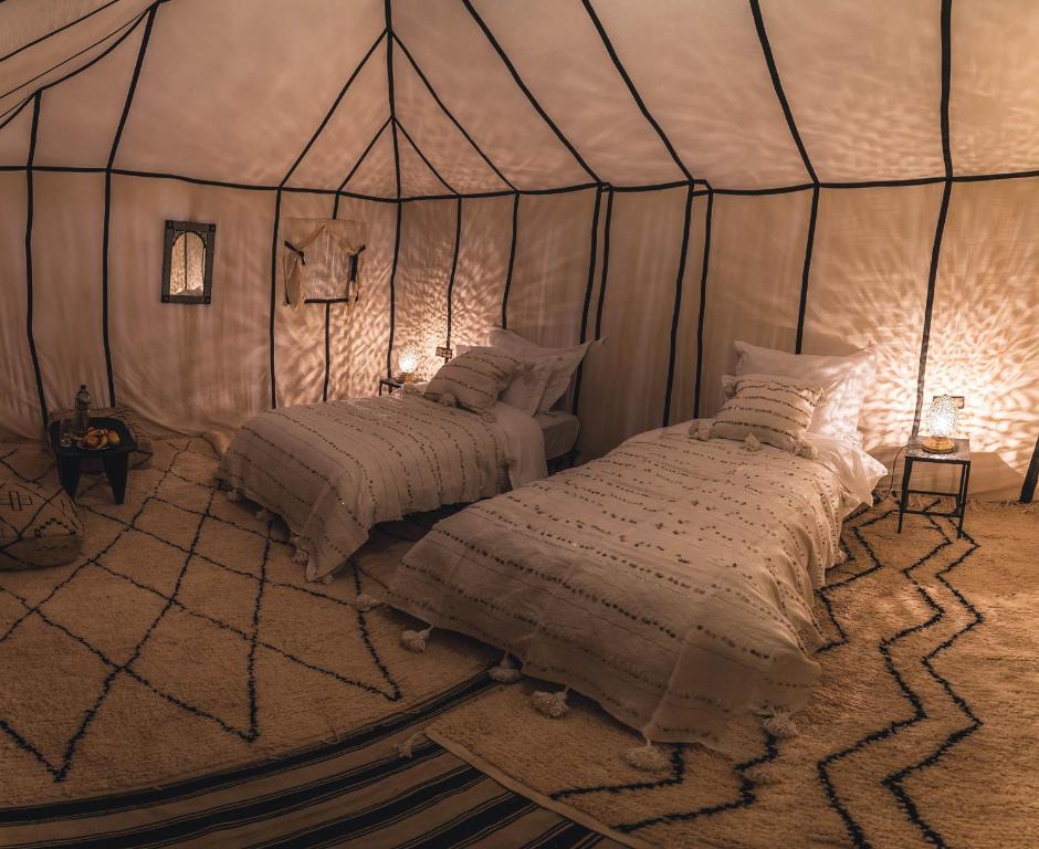 Postel nebo postele na pokoji v ubytování Tiziri Camp