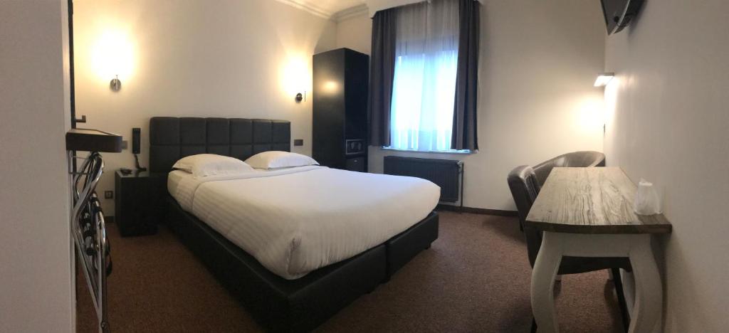 Posteľ alebo postele v izbe v ubytovaní Hotel Chantecler