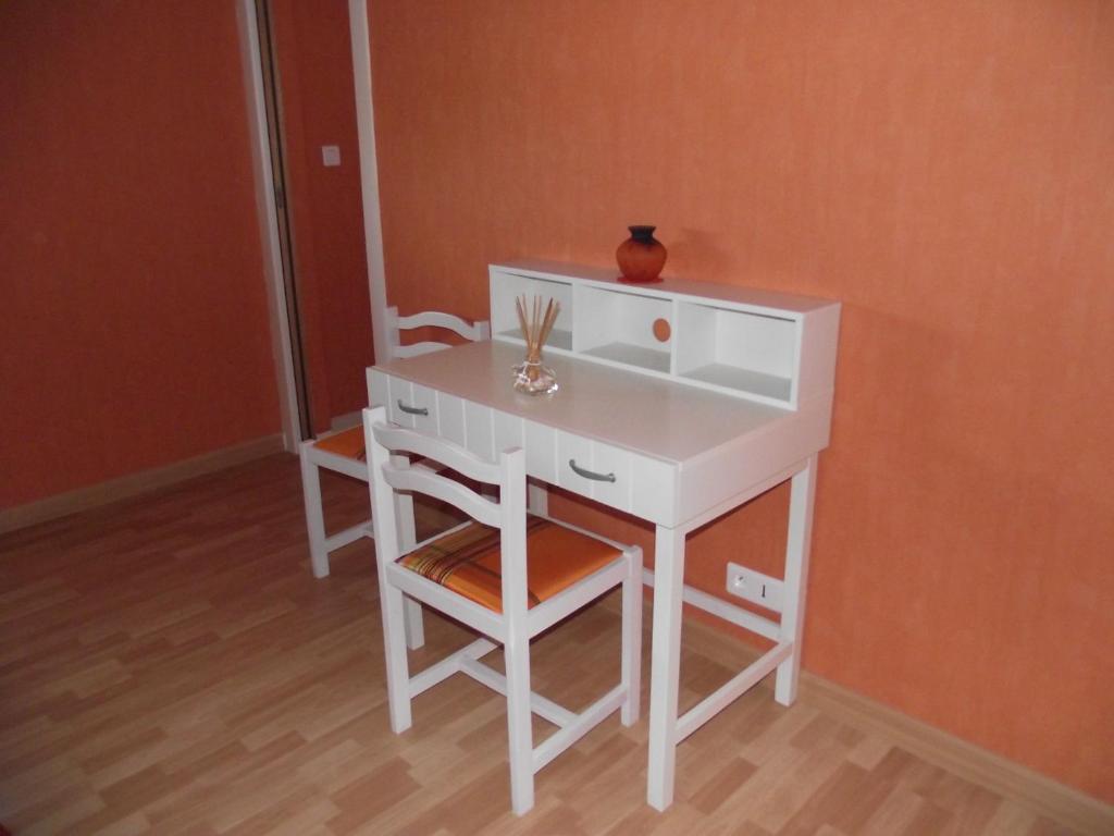 Acaba d'Entrar - Twin Room With Private Bathroom