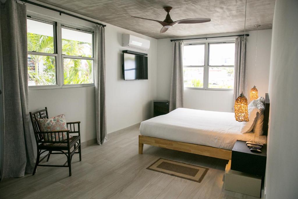 Postel nebo postele na pokoji v ubytování Numero Uno Beach House