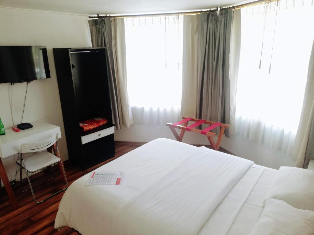 Postel nebo postele na pokoji v ubytování Hostal Capri