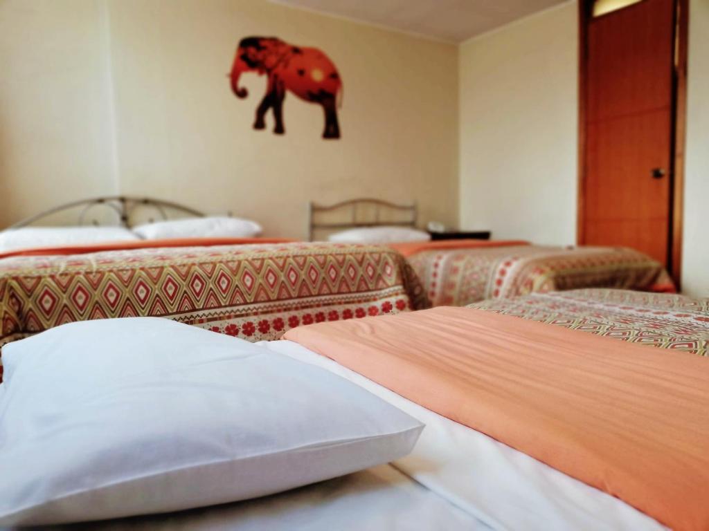 Postel nebo postele na pokoji v ubytování Hostal Capri