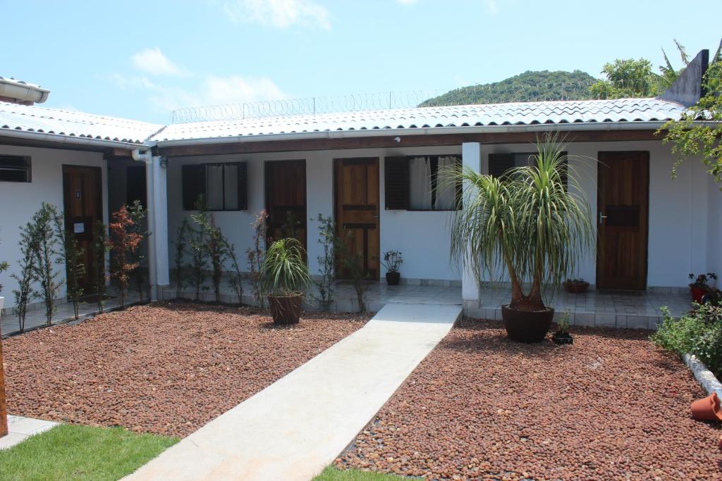  Casamar Hostel e Camping Guarujá