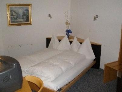 Postel nebo postele na pokoji v ubytování Hotel Rhonequelle