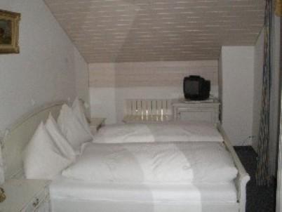 Postel nebo postele na pokoji v ubytování Hotel Rhonequelle