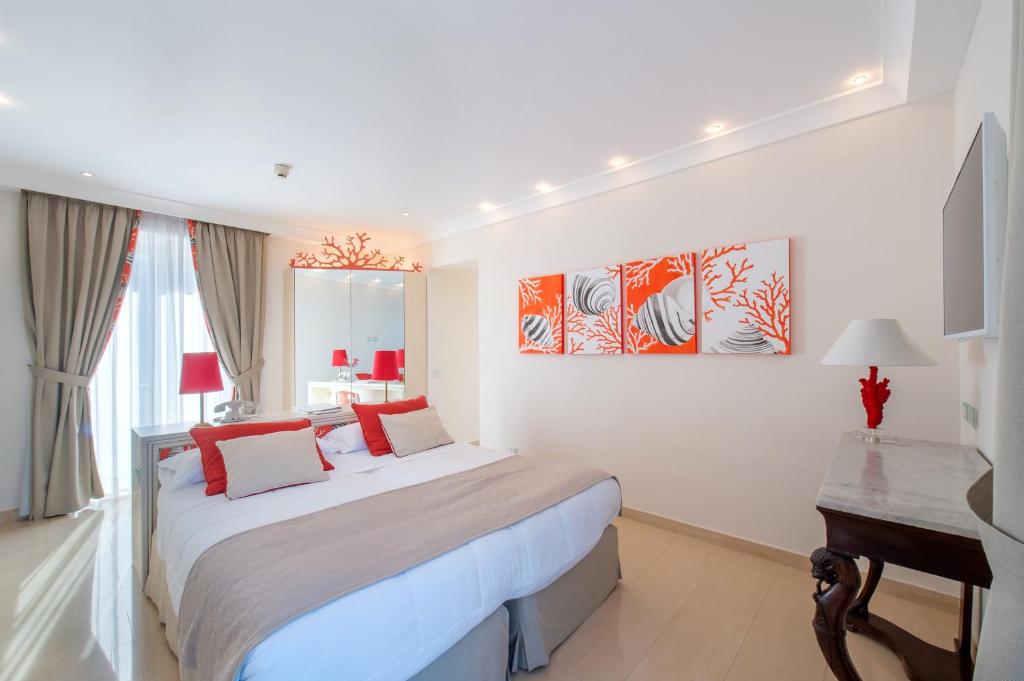 Postel nebo postele na pokoji v ubytování Hotel Corallo Sorrento