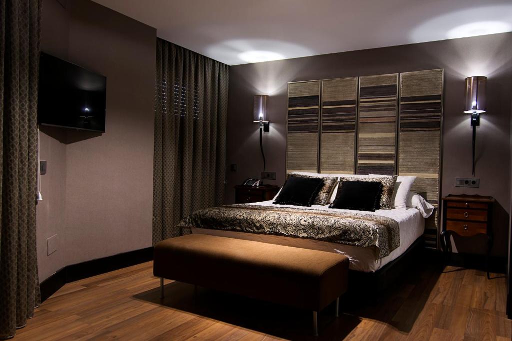 Posteľ alebo postele v izbe v ubytovaní Hotel Condestable Iranzo