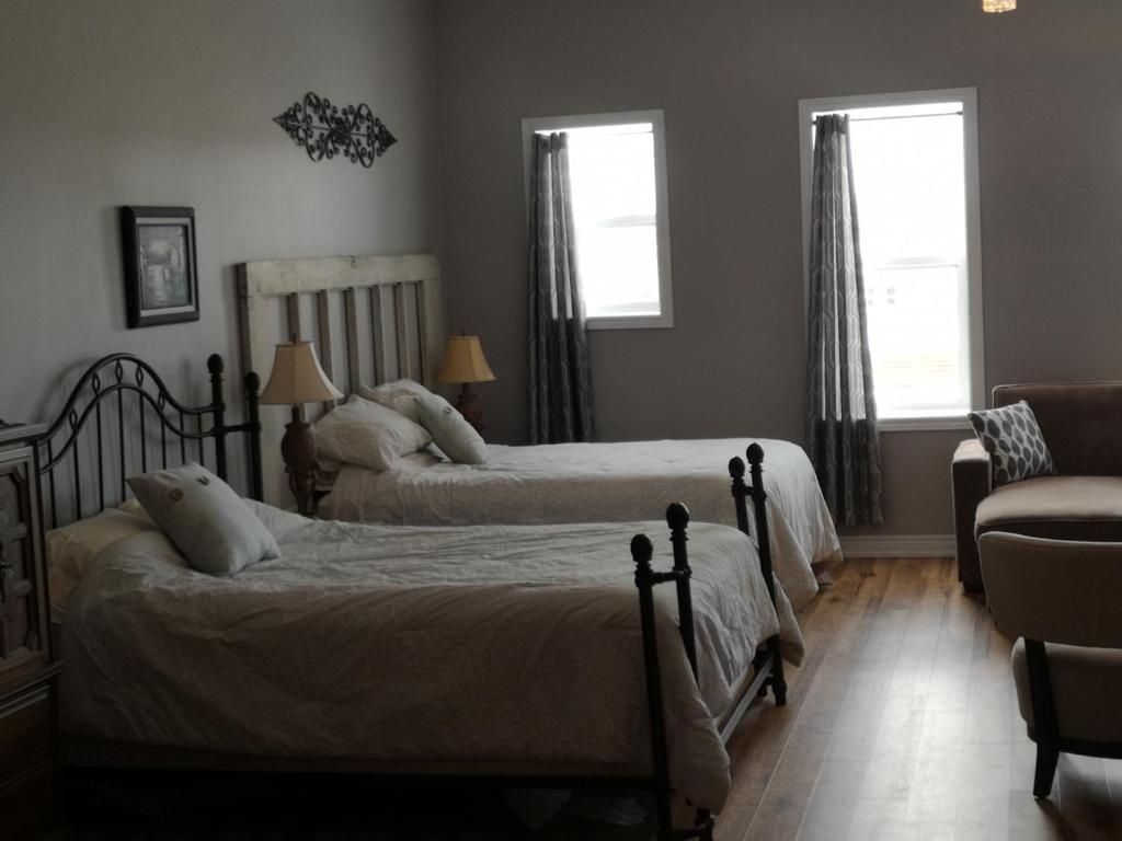 Canalside Restaurant, Inn & Kitchen Store - Studio Apartment
