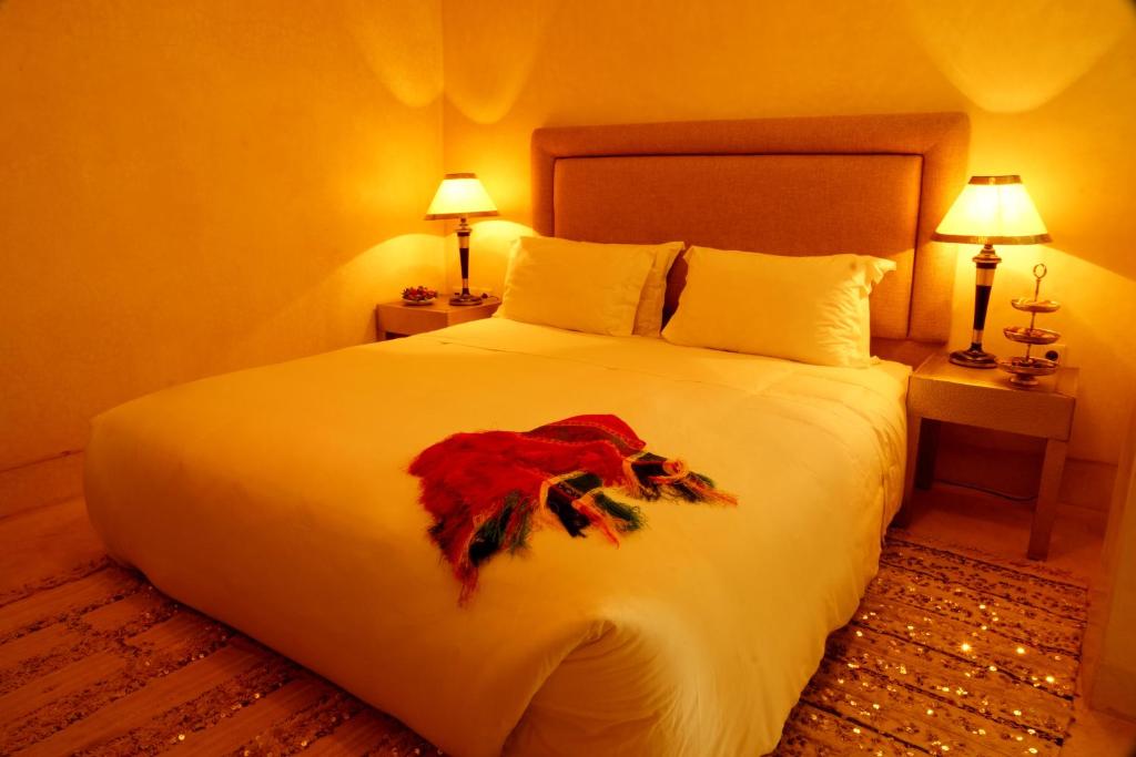 Postel nebo postele na pokoji v ubytování Riad Shama Suites & Spa