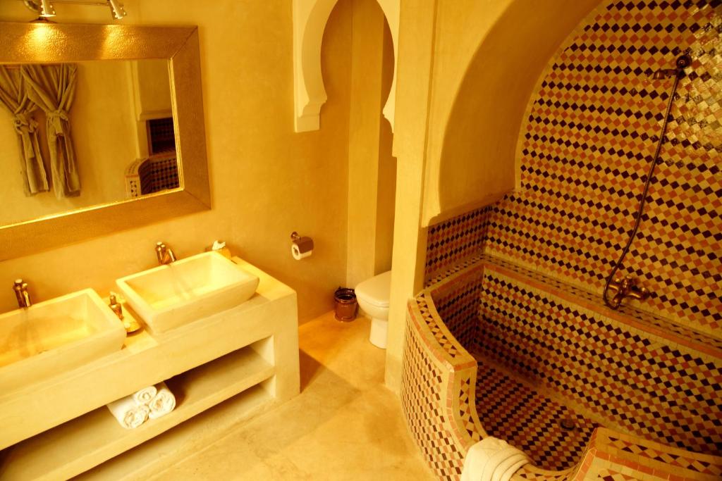 Postel nebo postele na pokoji v ubytování Riad Shama Suites & Spa