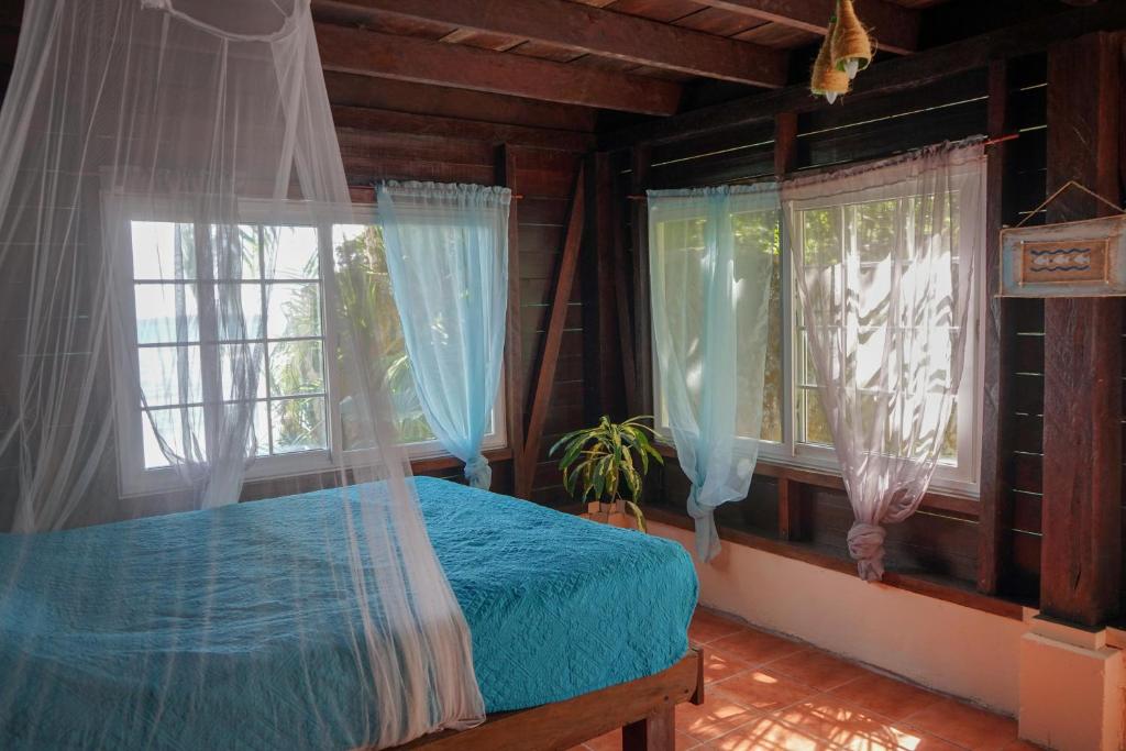 Postel nebo postele na pokoji v ubytování Mosana Reef Garden B&B
