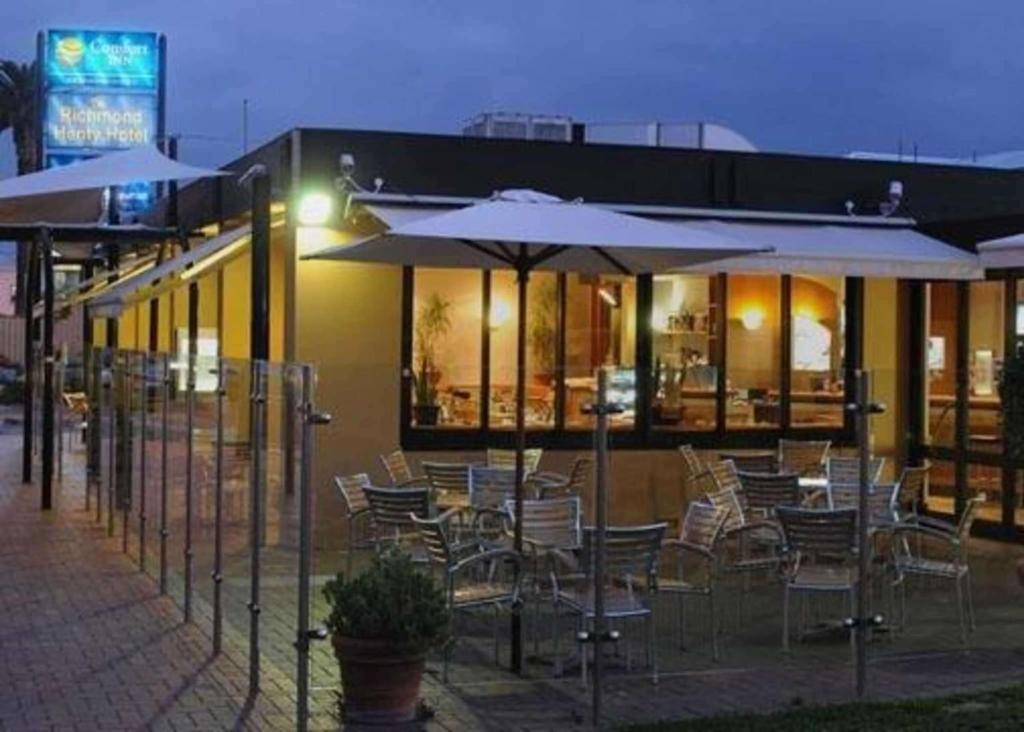 Restaurace v ubytování Richmond Henty Hotel