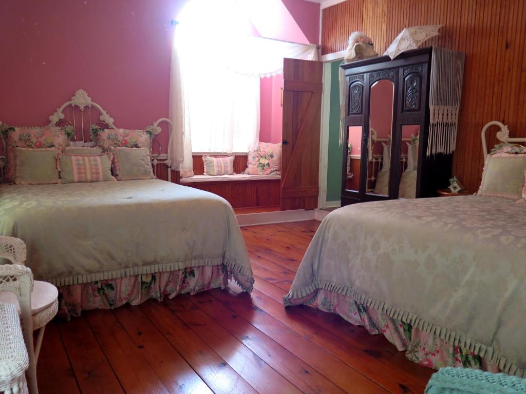 Yellow House B&B - Salle De Reine Supérieure Avec Deux Lits Queen