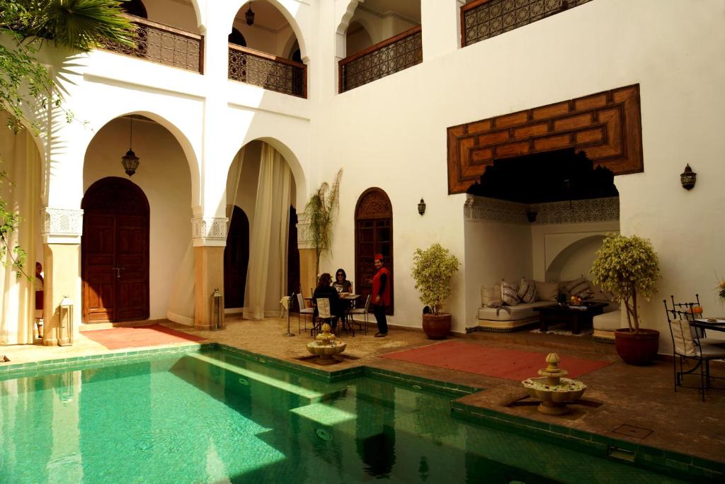 Bazén v ubytování Riad Shama Suites & Spa nebo v jeho okolí