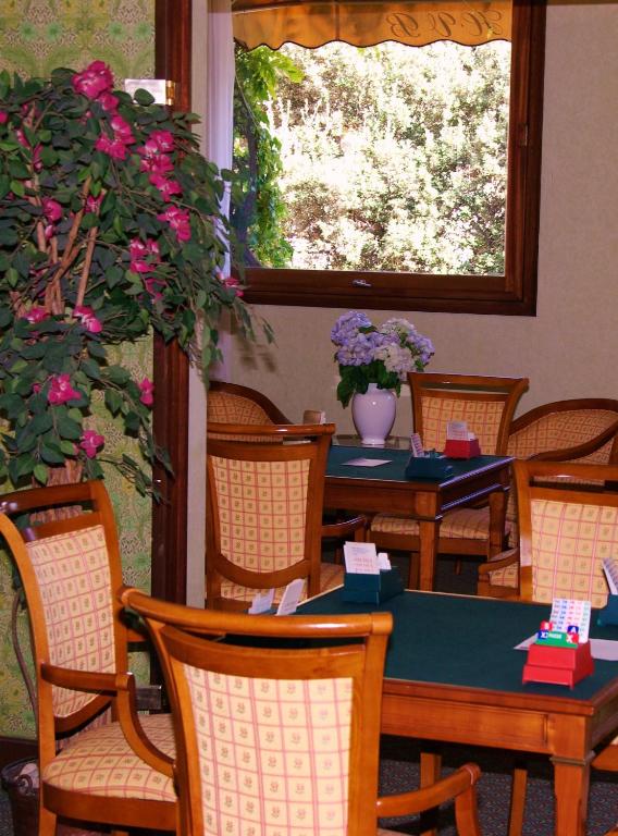 Fotografie z fotogalerie ubytování Villa Borghese, The Originals Relais v destinaci Gréoux-les-Bains