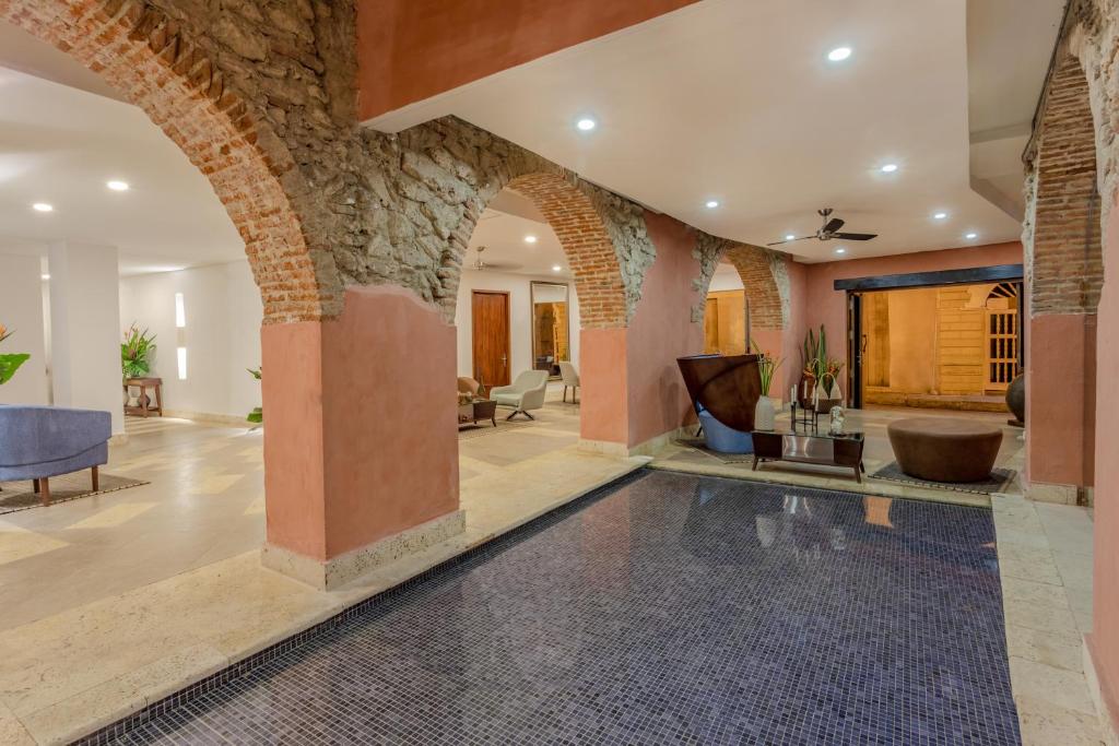 Bazén v ubytování Hotel Santa Catalina nebo v jeho okolí