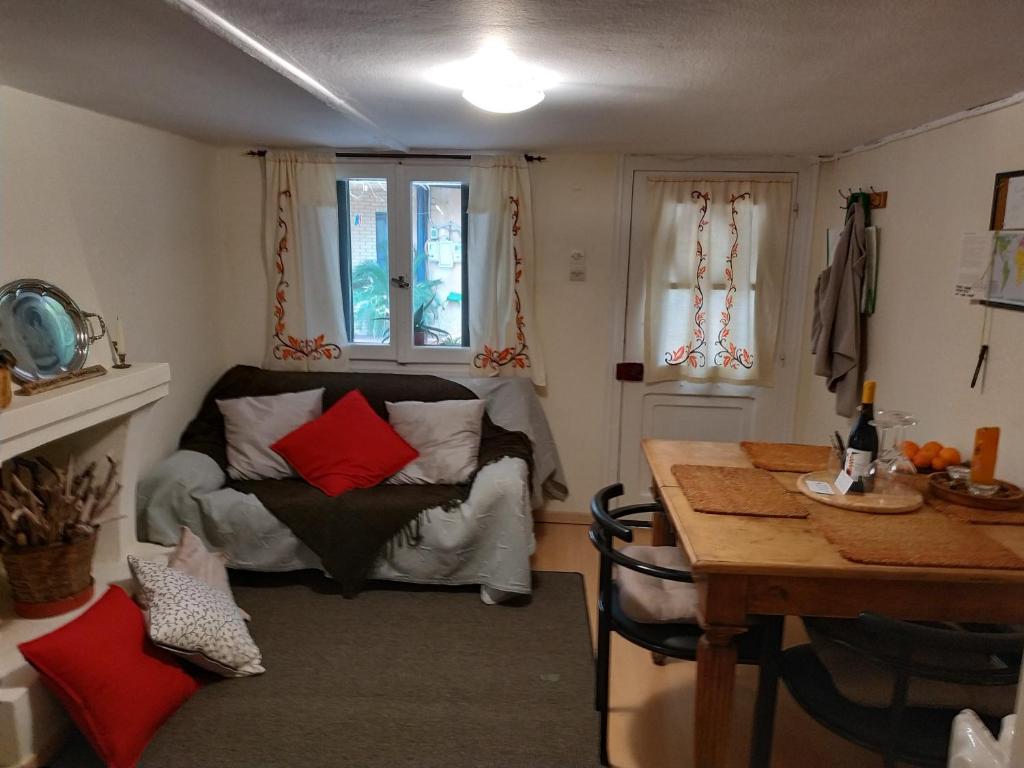 Spitaki Spata Airport Studio - 17