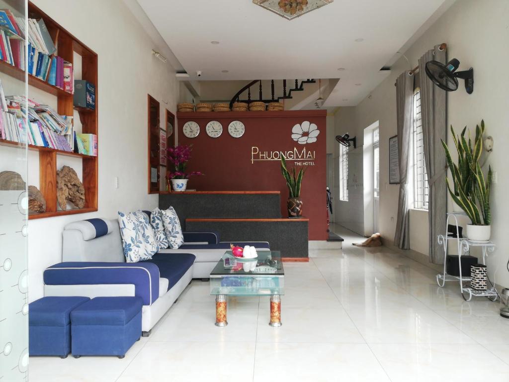 Lobby o reception area sa PhuongMai Hotel