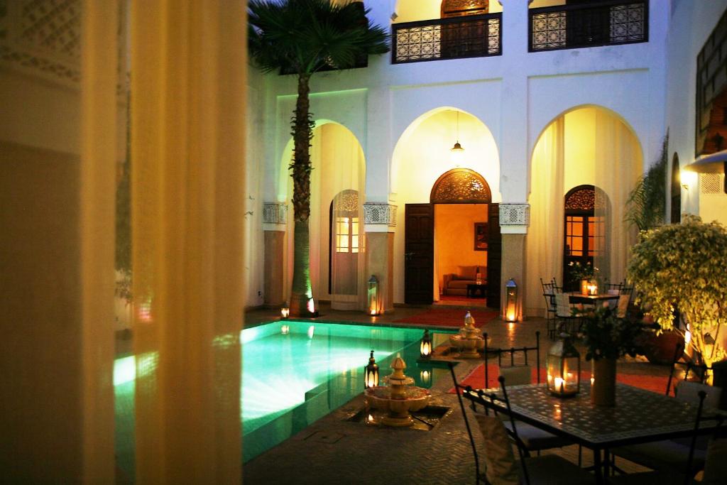 Bazén v ubytování Riad Shama Suites & Spa nebo v jeho okolí