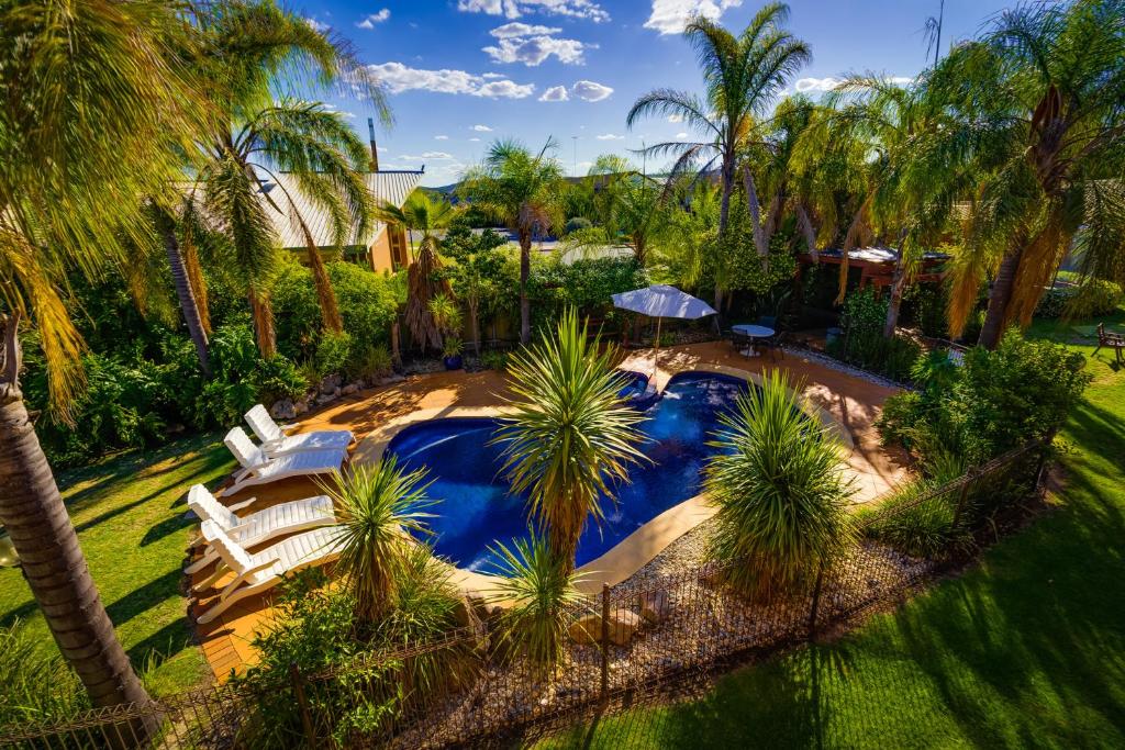 an overhead view of a pool with palm trees at Crystal Fountain Motel Albury in Albury