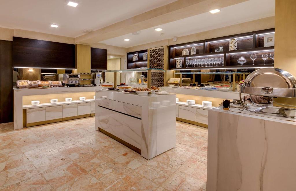 BW Premier Collection CHC Continental - Resim 22