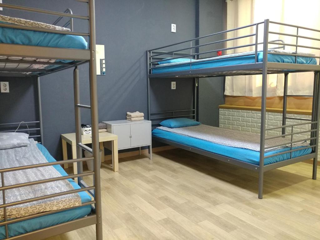 Sokcho & Guesthouse - Lit Dans Une Salle De Dortoir Féminine à 4 Lits
