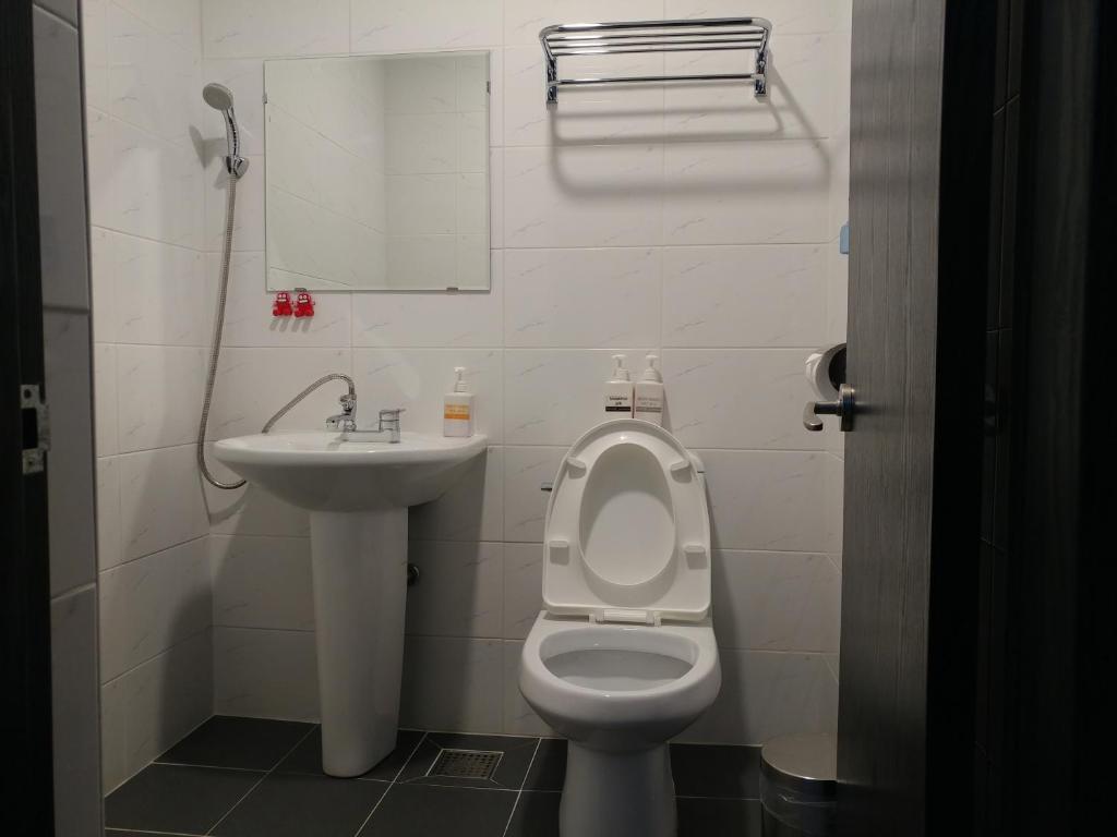 Sokcho & Guesthouse - Lit Dans Une Salle De Dortoir Masculin à 4 Lits