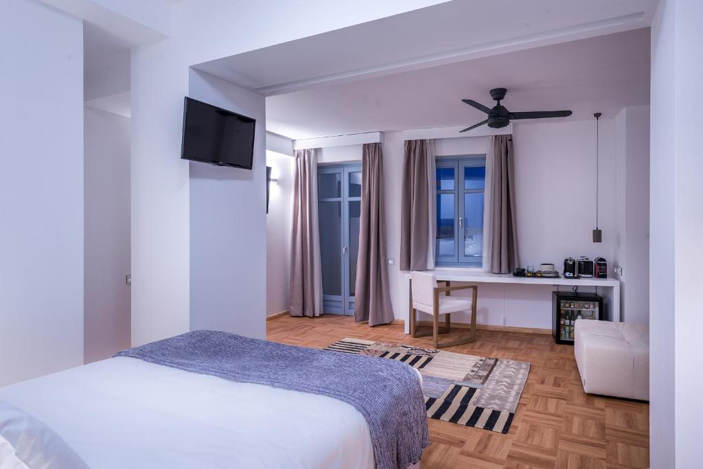 Postel nebo postele na pokoji v ubytování Shapes Luxury Suites
