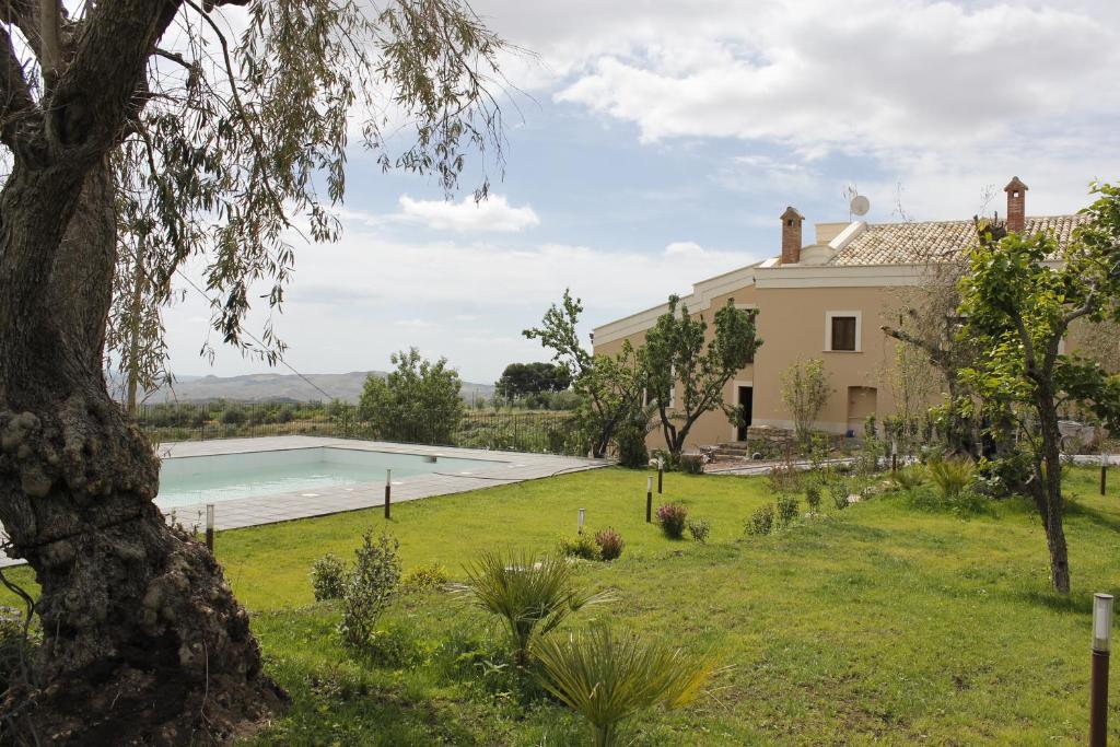 a house with a swimming pool in a yard at Vecchia Dimora Resort in Centuripe