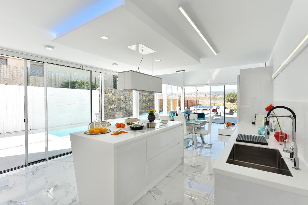 Kuchyňa alebo kuchynka v ubytovaní Villas Golden by Sun Houses Canarias