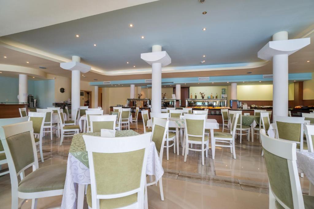 Restaurace v ubytování Perla Plaza Hotel - All Inclusive