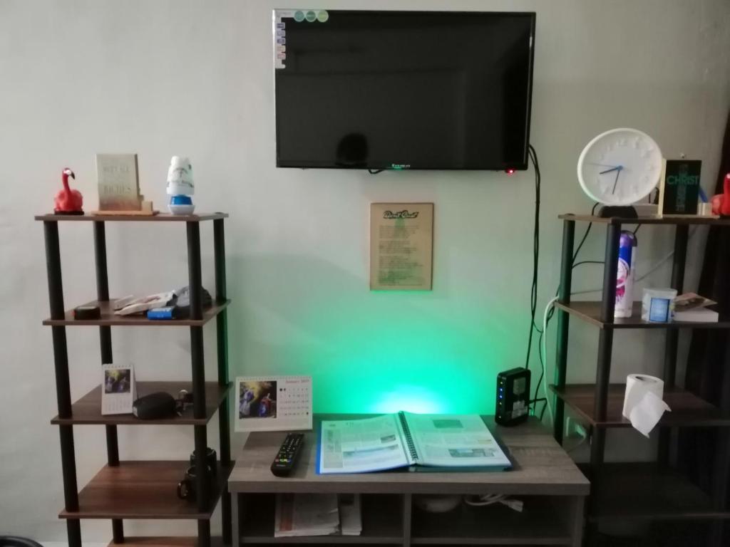 TV a/nebo společenská místnost v ubytování Condo Near NAIA Airport T 1,2,3&4 v4