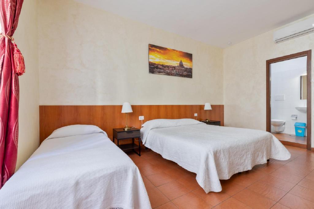 Posteľ alebo postele v izbe v ubytovaní Roma Enrico Guesthouse