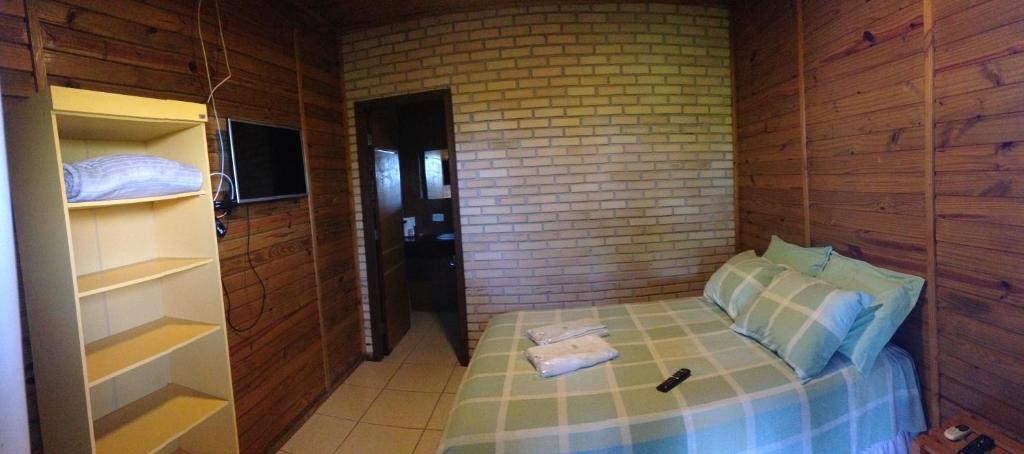 Cama ou camas em um quarto em Pousada Villa Verde - Frente para a Praia do Farol