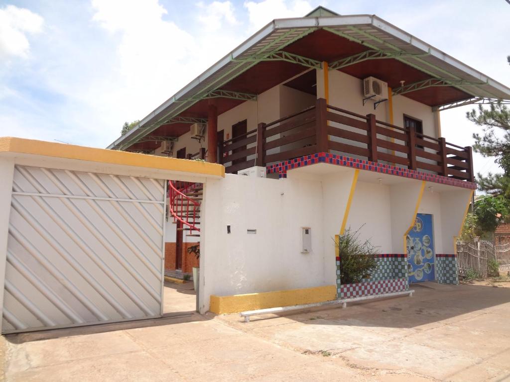 a house with a gate and a garage at Hotel Panachê in Boa Vista