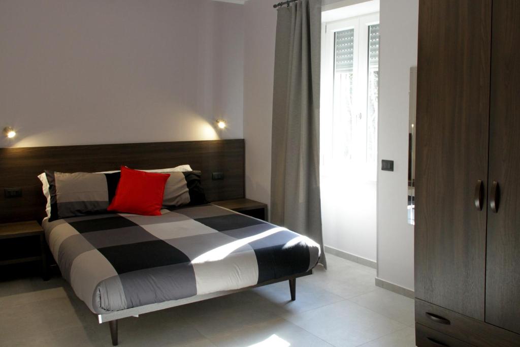 Postel nebo postele na pokoji v ubytování EasyRoom Frosinone - Casello Autostradale