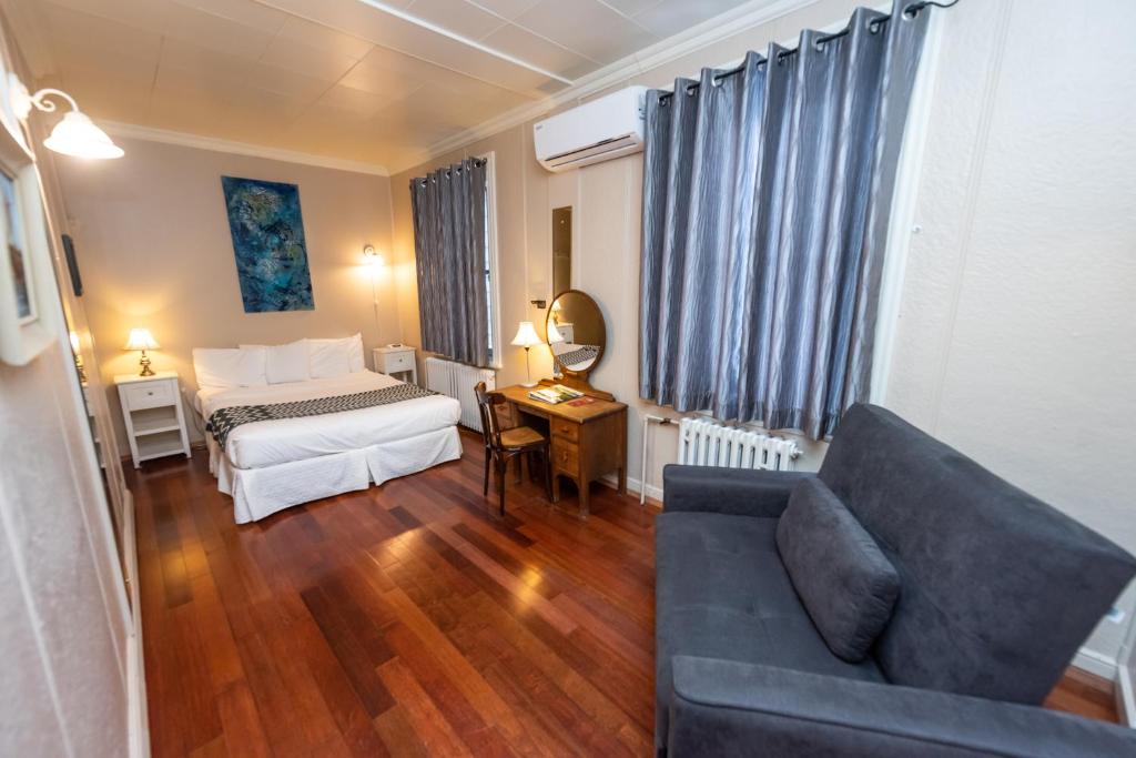 Posezení v ubytování Hôtel-Auberge la Grande Maison et Spa
