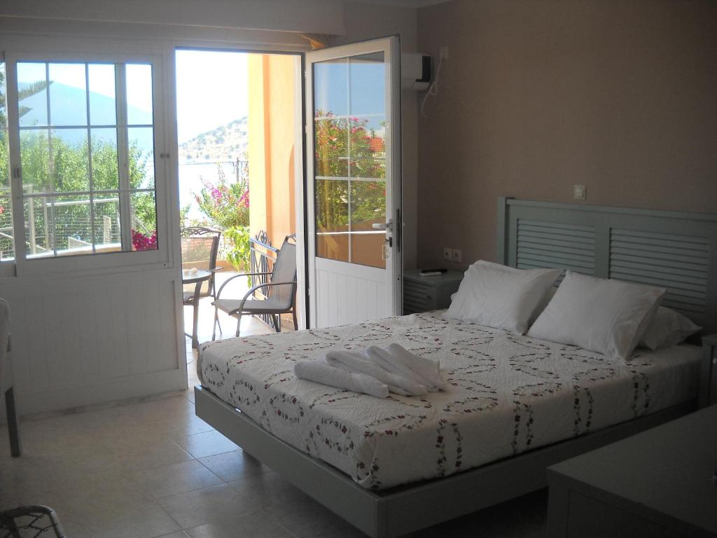 Postel nebo postele na pokoji v ubytování Olive Bay Hotel