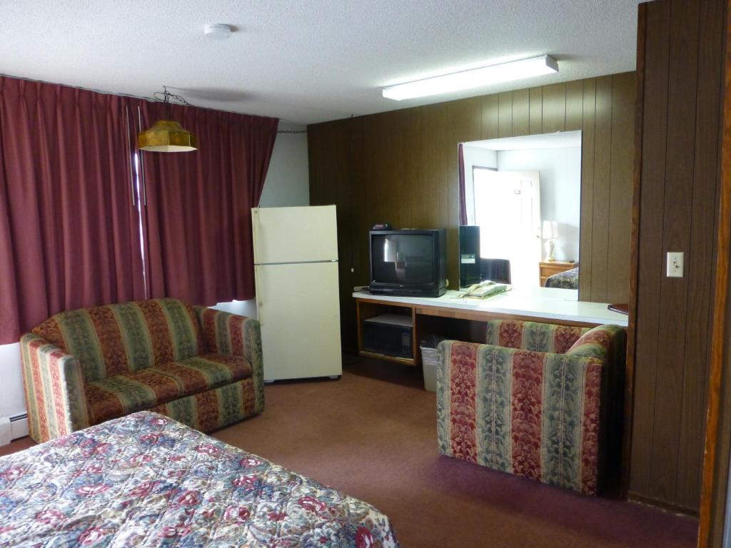 TV a/nebo společenská místnost v ubytování Umatilla Inn & Suites
