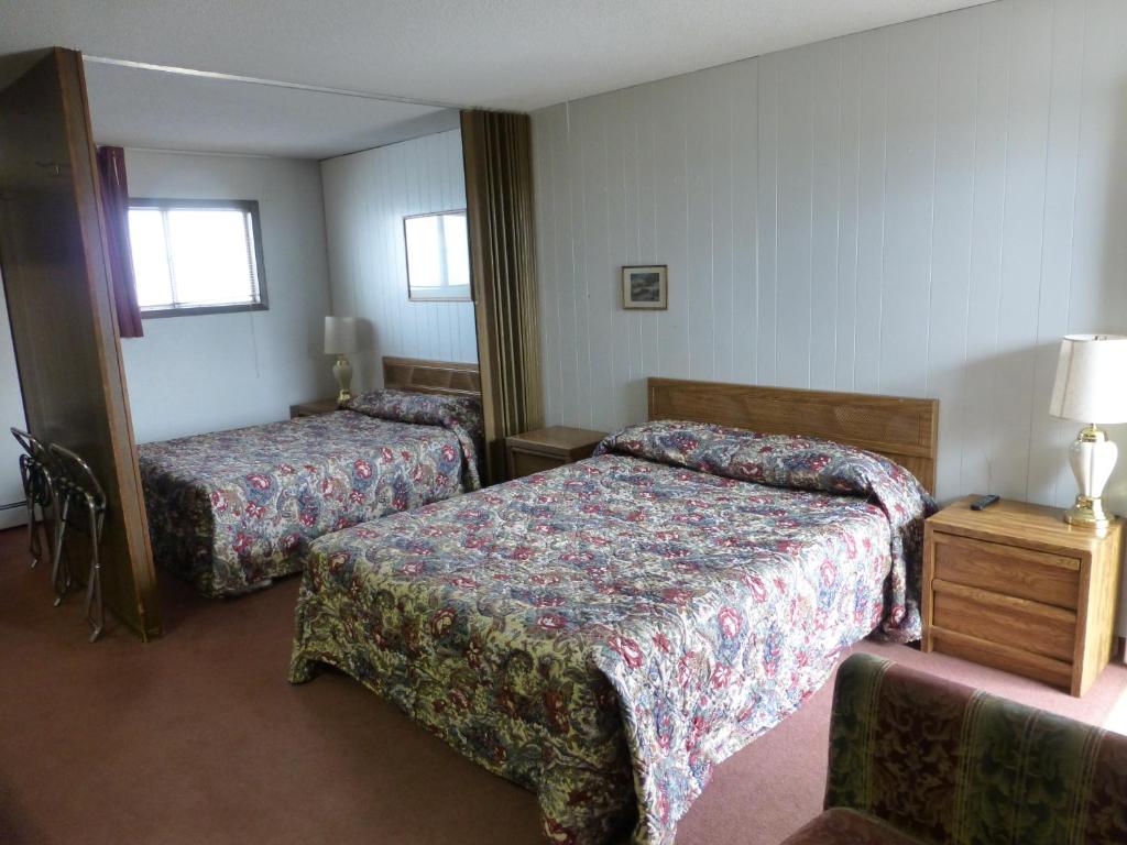Postel nebo postele na pokoji v ubytování Umatilla Inn & Suites